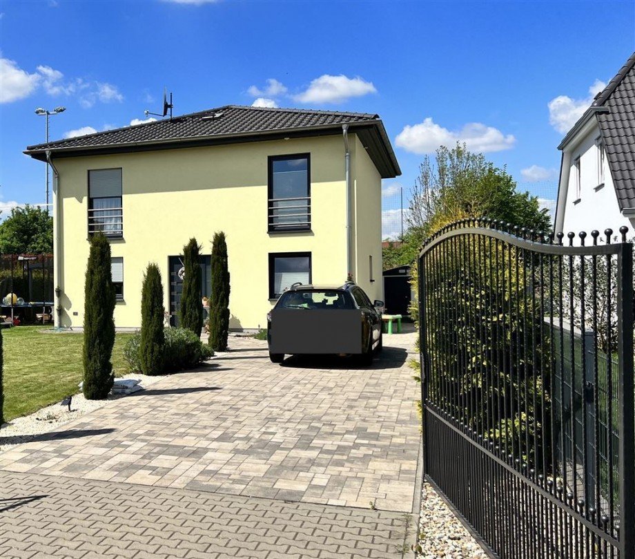Einfahrt zum Haus Einfamilienhaus Magdeburg