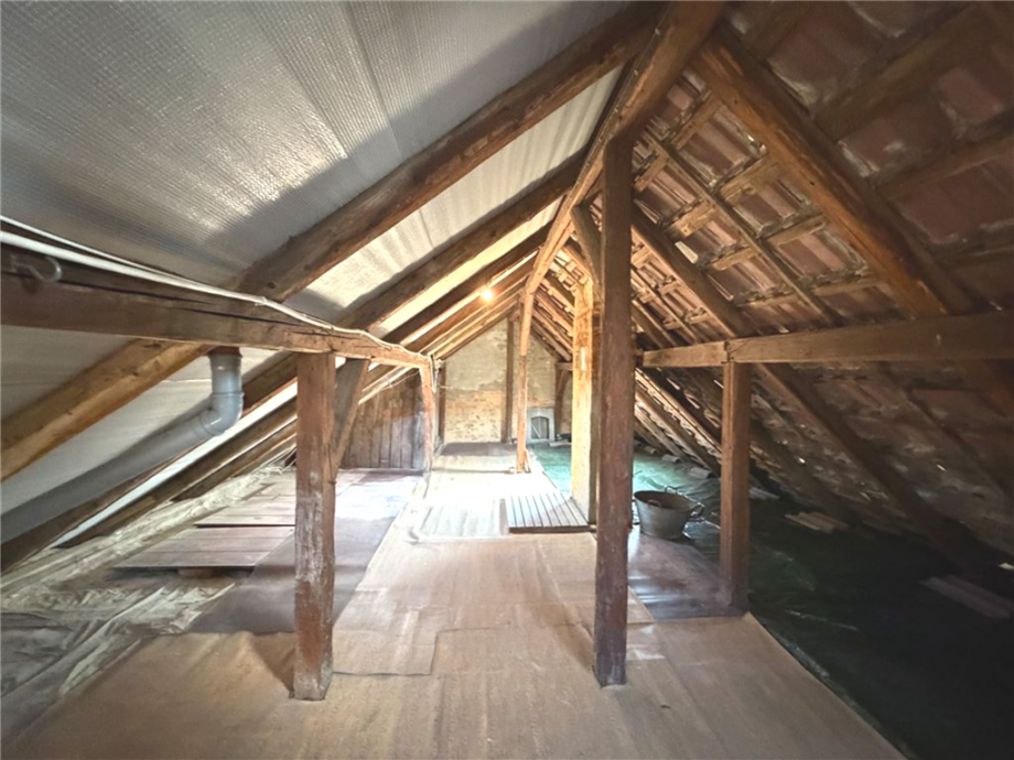 Dachboden Mehrfamilienhaus Sta�furt