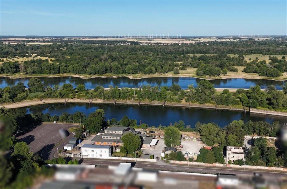 Ansicht Richtung Ost Gewerbegrundst�ck Magdeburg