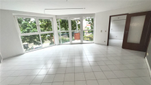 Lichtdurchflutetes Wohnzimmer Wohnen an der Elbe - gro�z�gige 2 Raum Wohnung