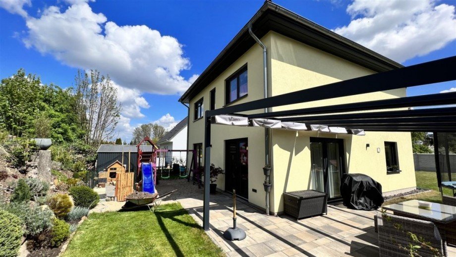 Gartenansicht mit Sonnenterrasse Einfamilienhaus Magdeburg